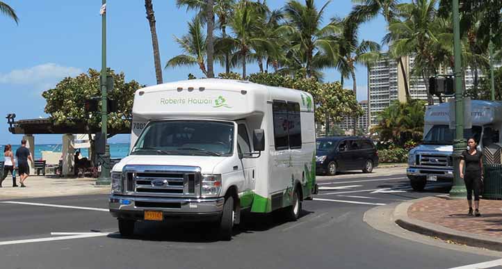 Roberts Hawaii Ford E-350 Champion Challenger 7003